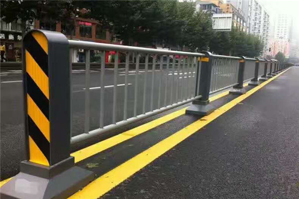 甘井子公路防撞护栏